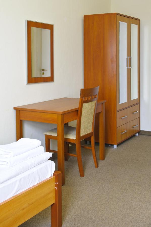 Baza Hotelowa Bobrowiecka 9 Варшава Экстерьер фото
